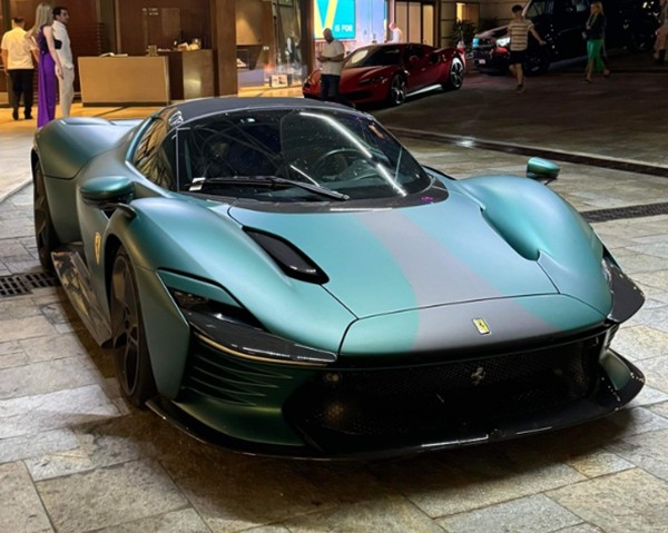 Ferrari 306477